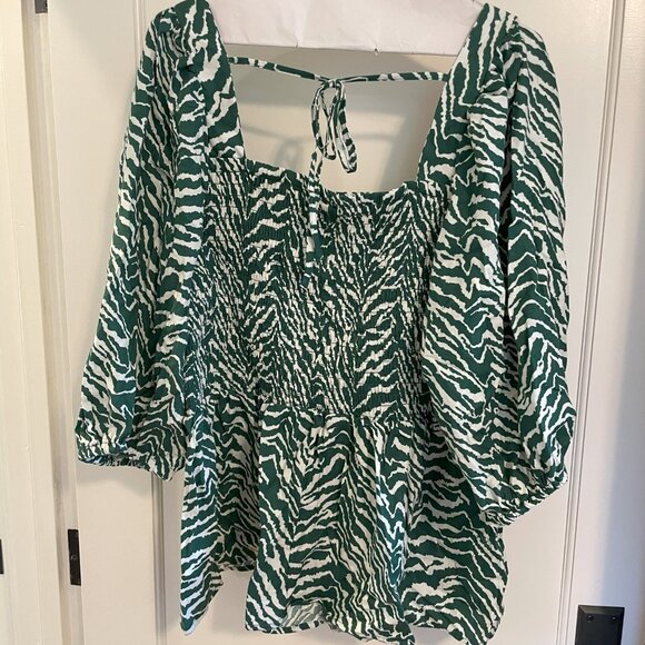 Ava & Viv 1X Square Neck Green/White animal print top - Picture 2 of 3